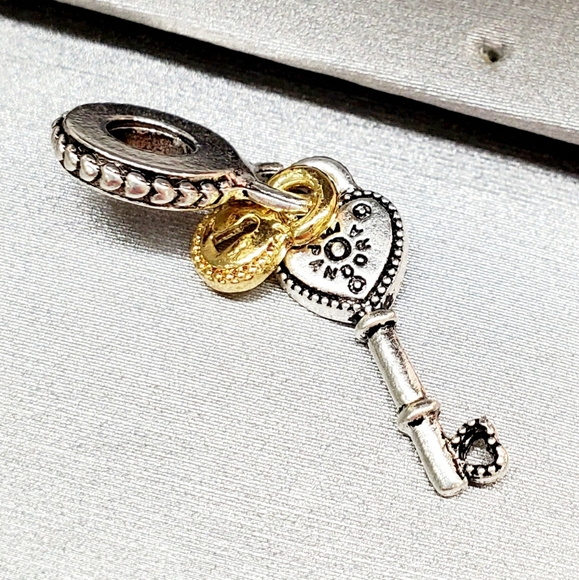 ❤Pandora Charm Key - Picture 2 of 7